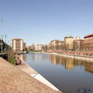 A sunny Saturday morning in Milan — DSC00374