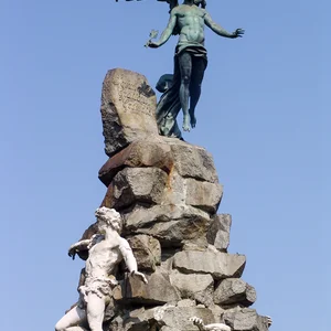 Il cielo su Torino sembra ridere al tuo fianco — DSC00660