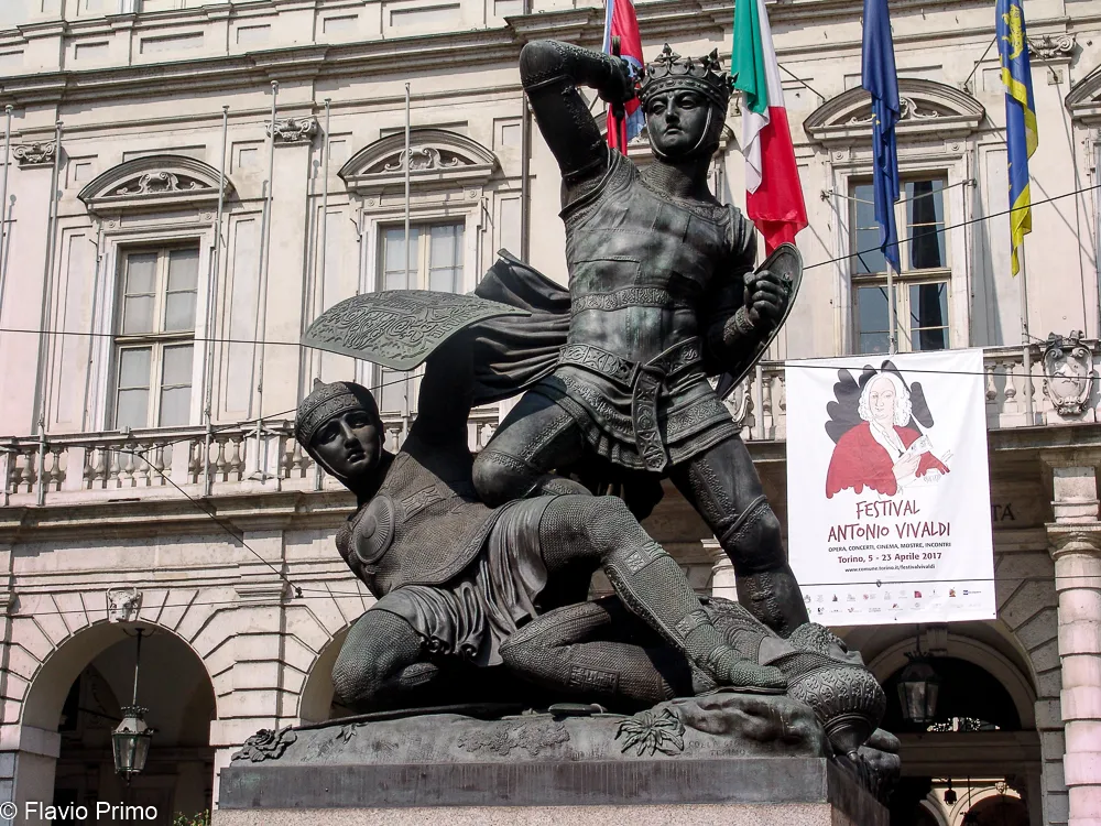 Il cielo su Torino sembra ridere al tuo fianco — DSC00664