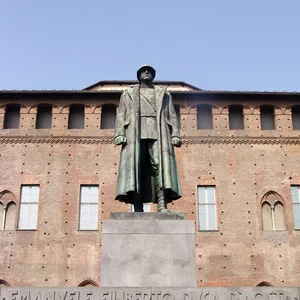Il cielo su Torino sembra ridere al tuo fianco — DSC00676