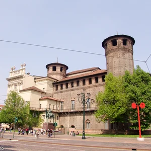 Il cielo su Torino sembra ridere al tuo fianco — DSC00729