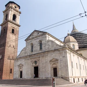 Il cielo su Torino sembra ridere al tuo fianco — DSC00730