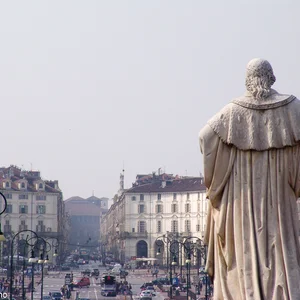 Il cielo su Torino sembra ridere al tuo fianco — DSC00773