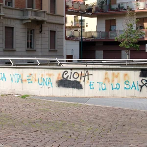 Il cielo su Torino sembra ridere al tuo fianco — DSC00919