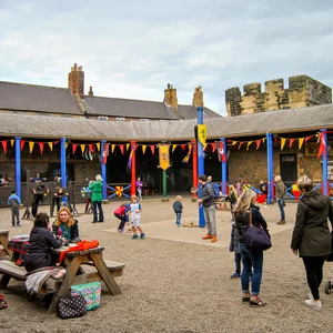 Alnwick, hand over your broom! — DSC_0059