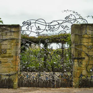 Alnwick, hand over your broom! — DSC_0083